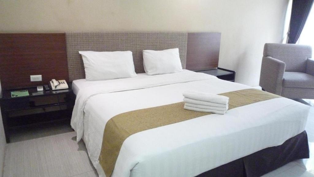 New Grand Park Hotel سورابايا المظهر الخارجي الصورة