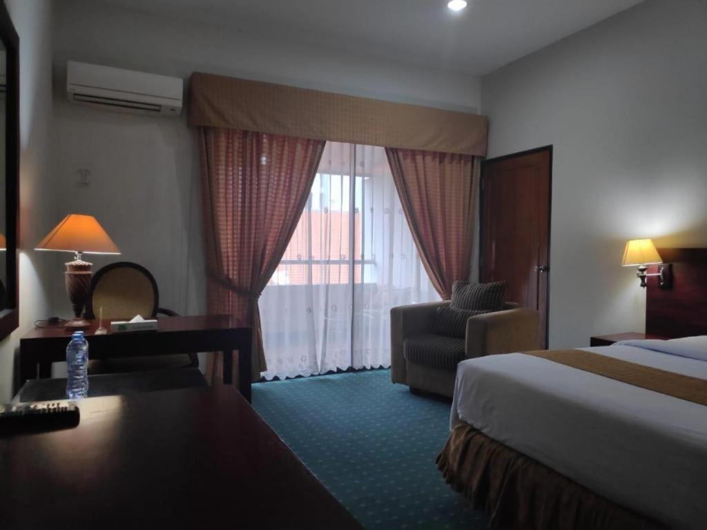 New Grand Park Hotel سورابايا المظهر الخارجي الصورة