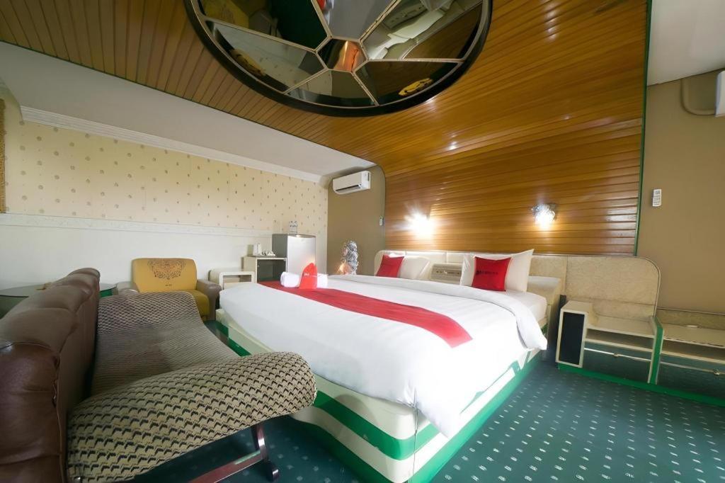 New Grand Park Hotel سورابايا المظهر الخارجي الصورة