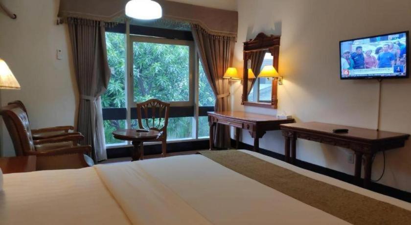 New Grand Park Hotel سورابايا المظهر الخارجي الصورة