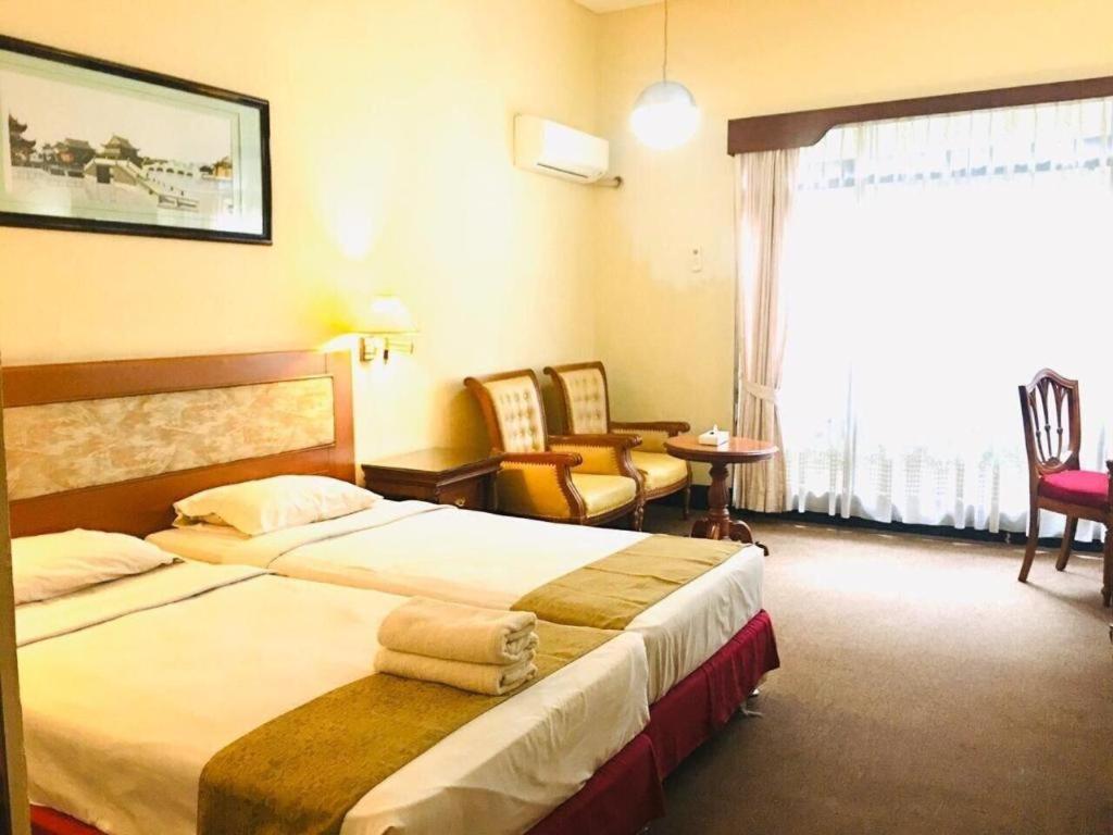 New Grand Park Hotel سورابايا المظهر الخارجي الصورة