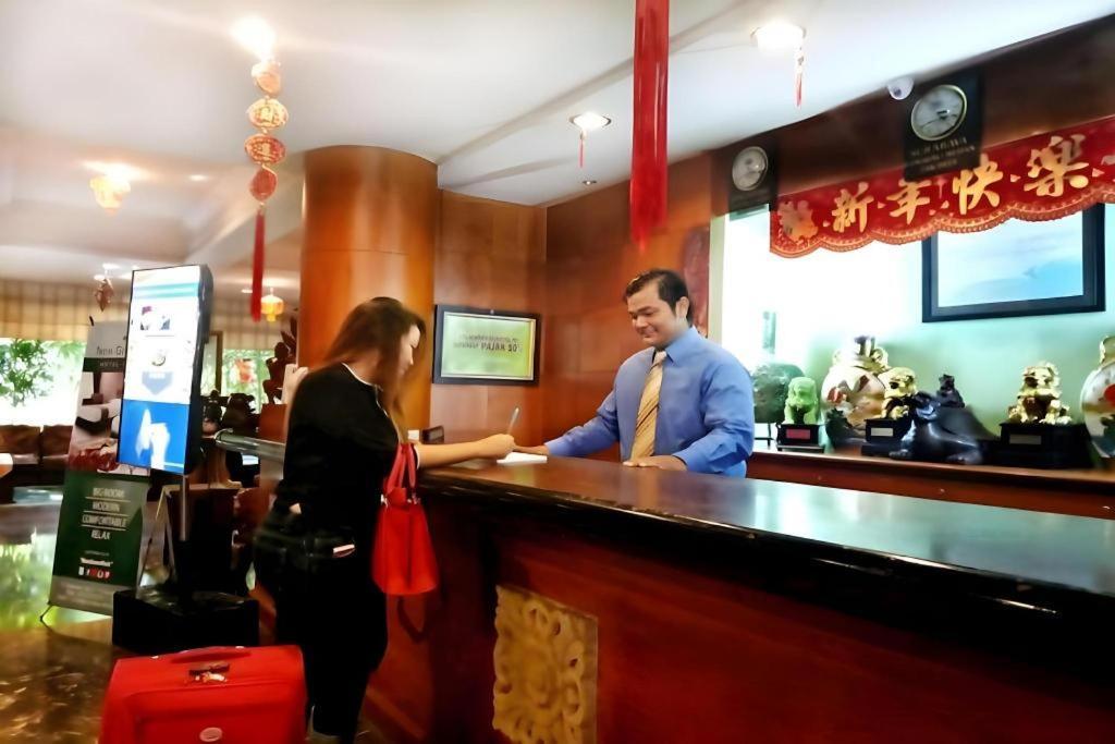 New Grand Park Hotel سورابايا المظهر الخارجي الصورة