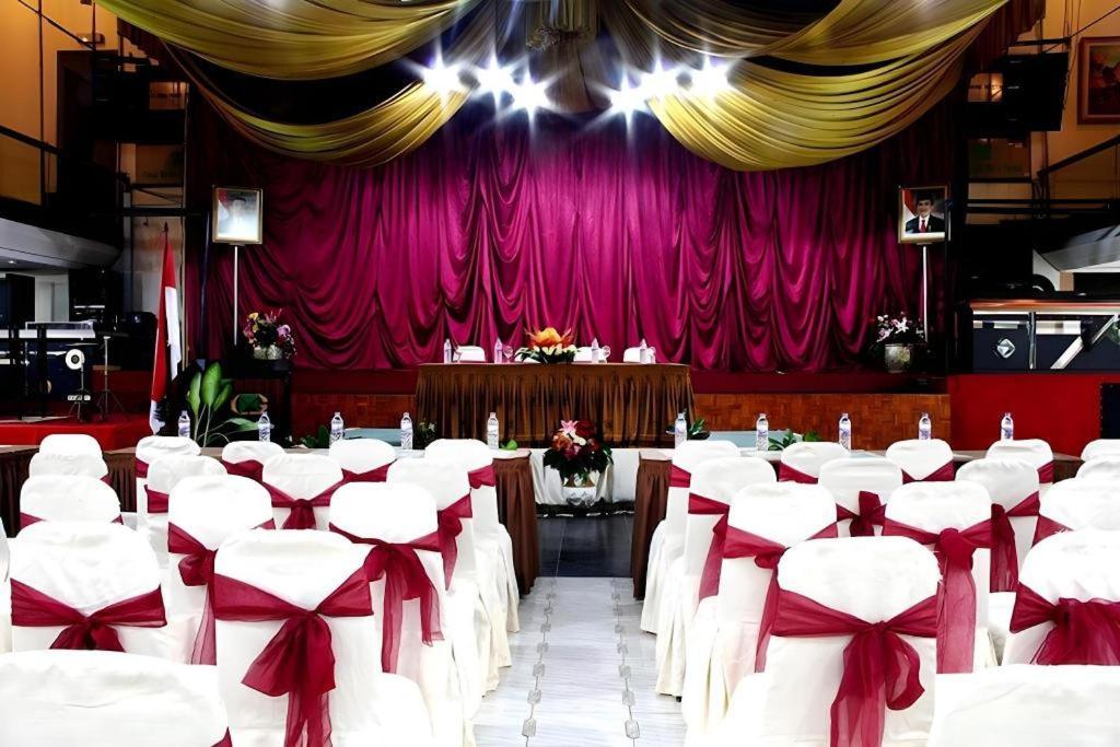 New Grand Park Hotel سورابايا المظهر الخارجي الصورة