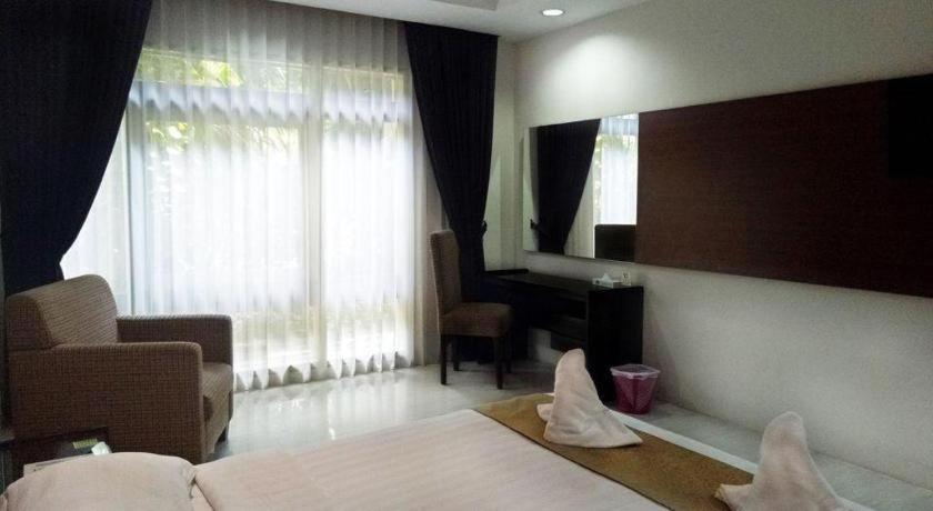 New Grand Park Hotel سورابايا المظهر الخارجي الصورة