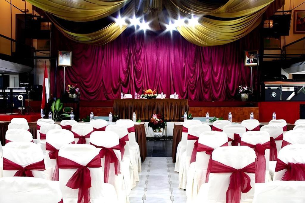 New Grand Park Hotel سورابايا المظهر الخارجي الصورة