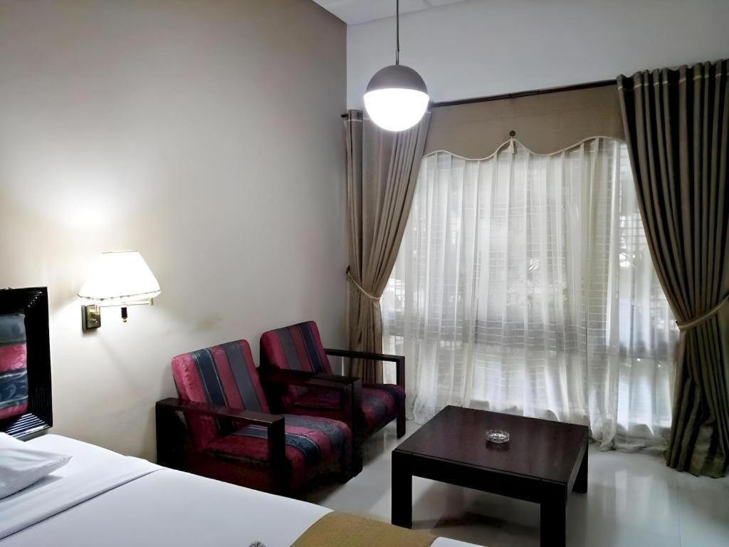 New Grand Park Hotel سورابايا المظهر الخارجي الصورة